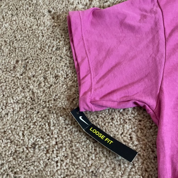 Nike Loose Fit Tee - Picture 5 of 5